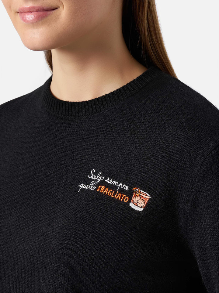New Queen cashmere-blend sweater in black with Scelgo sempre quello sbagliato embroidery