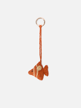 Charm da borsa a forma di pesce in rafia