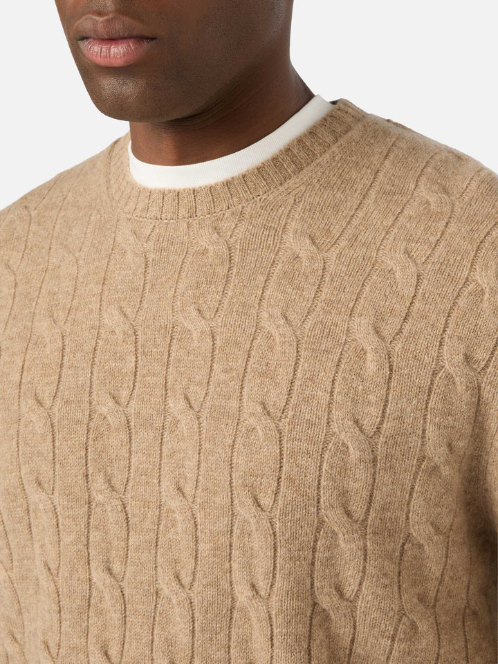 Jersey de cuello redondo Regent en lana color caqui con punto trenzado 
