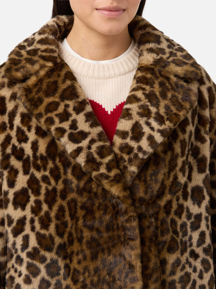 Rouge faux-fur coat with leopard print