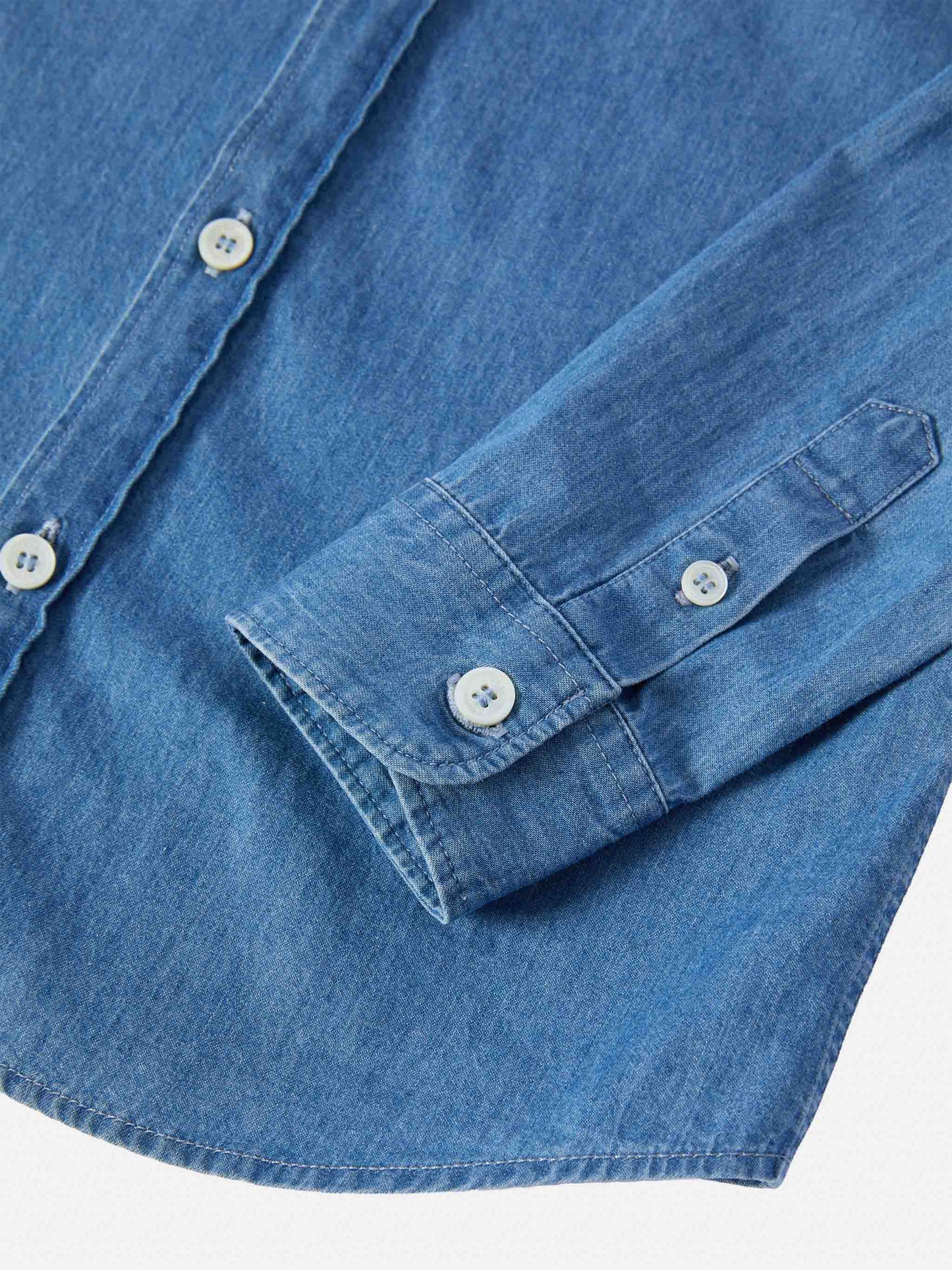 Seefeld Jr chambray shirt with Snoopy print