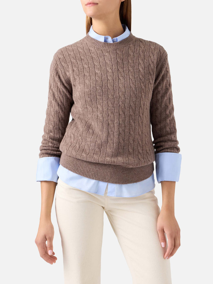 Maglia girocollo Sorbonne nocciola in lana con punto a trecce