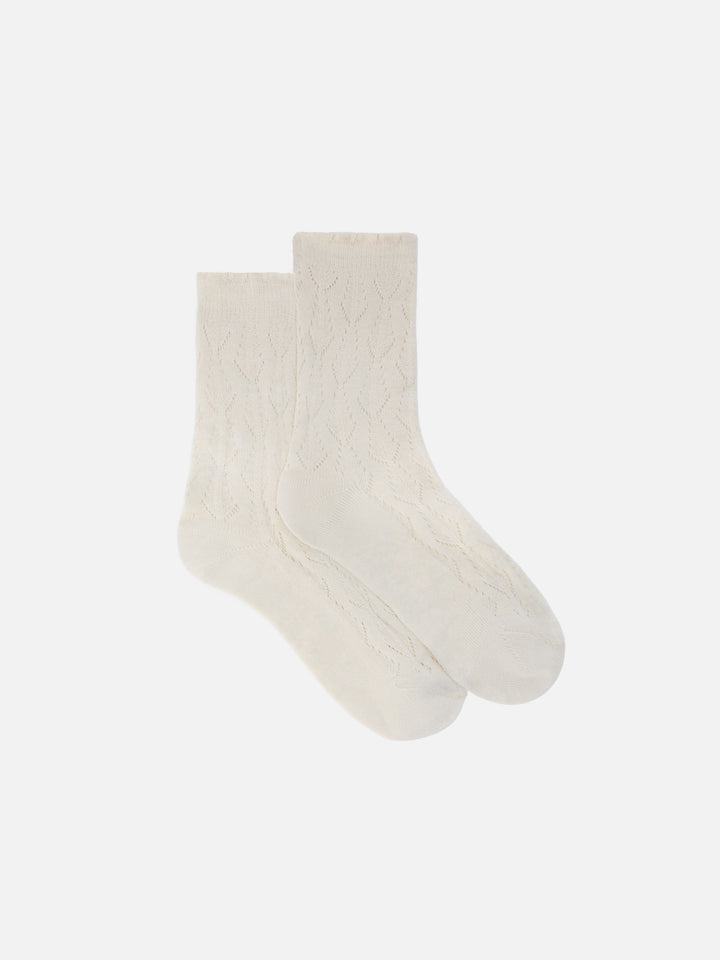 Socks with beige sangallo leaf stitch