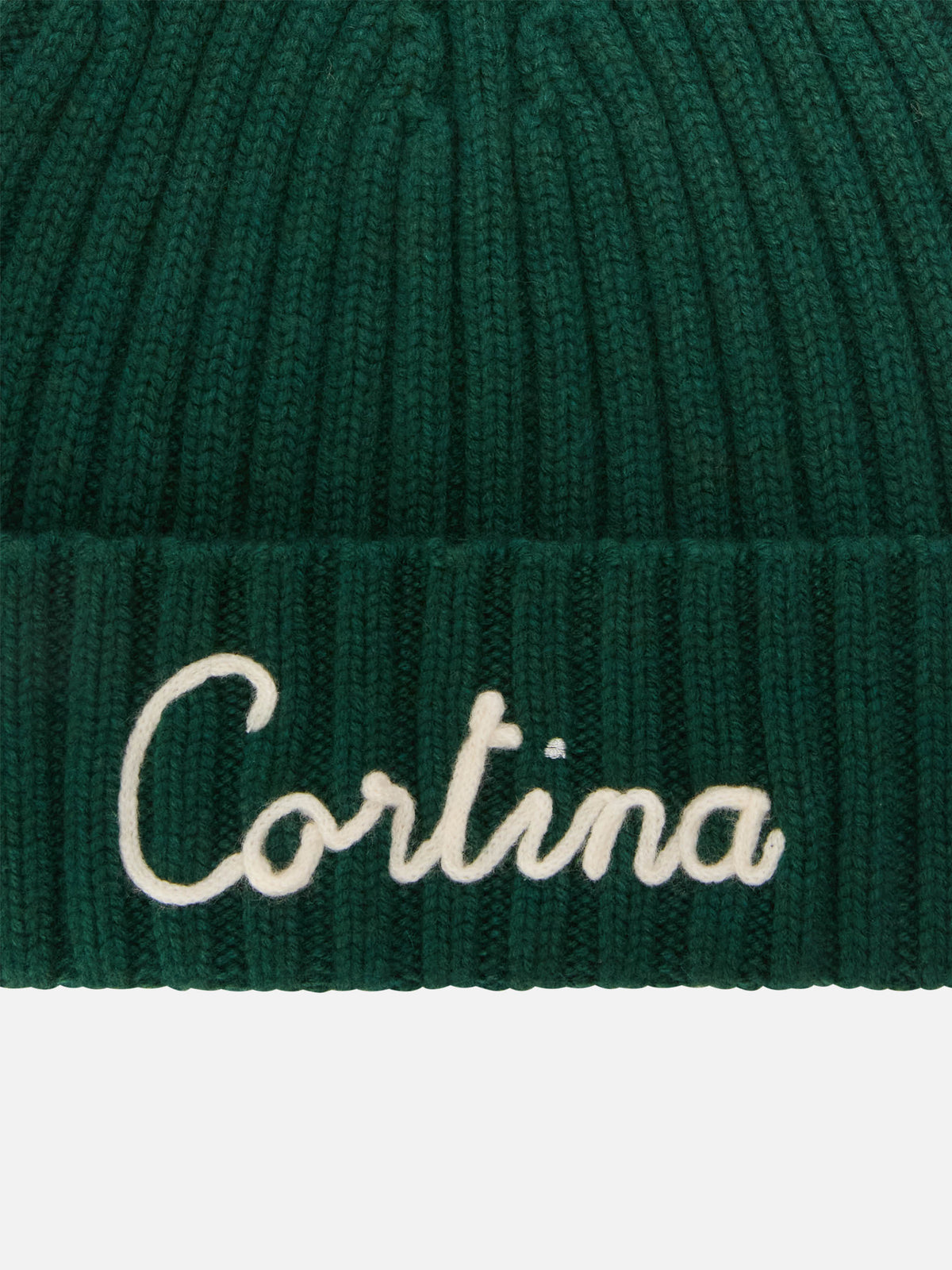 Bonnet Wengen vert avec broderie Cortina 