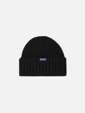 Wengen Jr beanie in cashmere blend in black with Piccola Peste embroidery