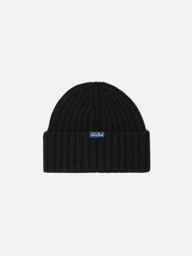Wengen Jr beanie in cashmere blend in black with Piccola Peste embroidery