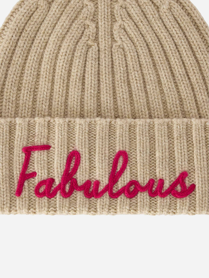 Beige Wengen-Mütze mit Fabulous-Stickerei 