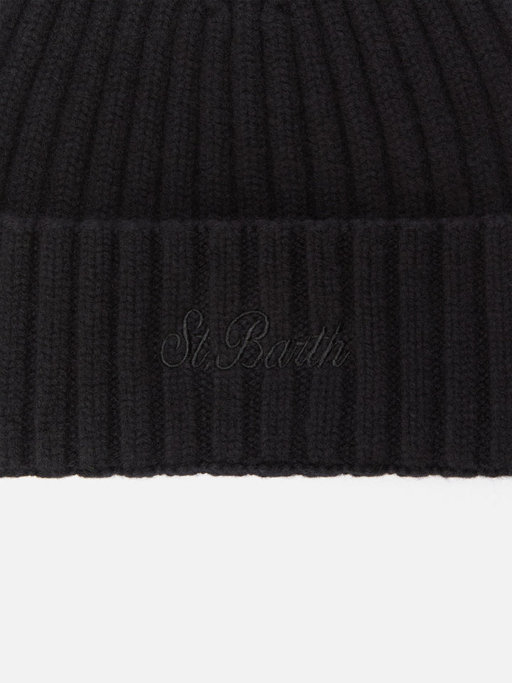 Wengen beanie in black wool with St. Barth embroidery on the turn-up