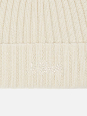 Wengen beanie in white with St. Barth embroidery on the turn-up