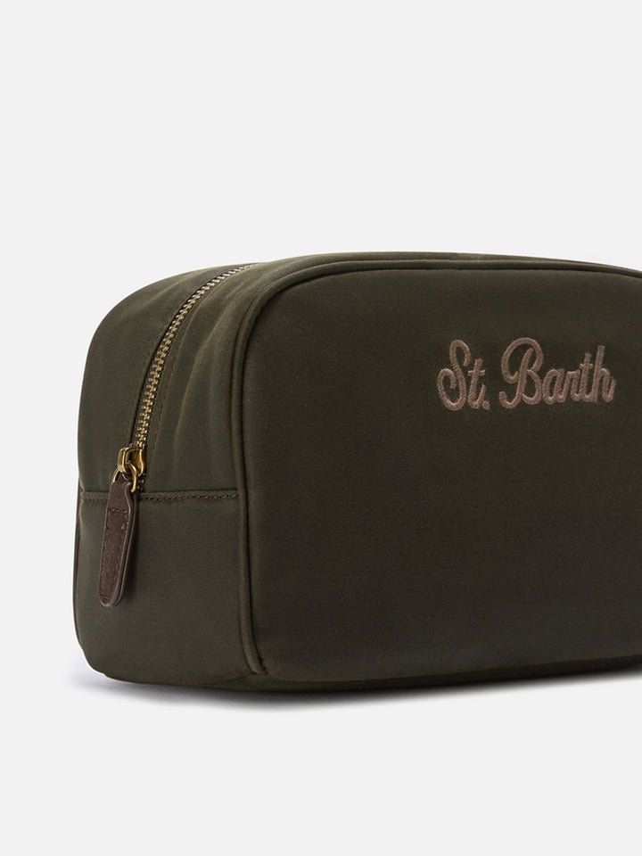 Beauty case Westwood verde militare in tessuto cerato con ricamo logo
