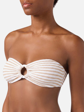 Bikini bandeau Yulia Elise en tissu crinkle avec slip de bain regular et imprimé rayé 