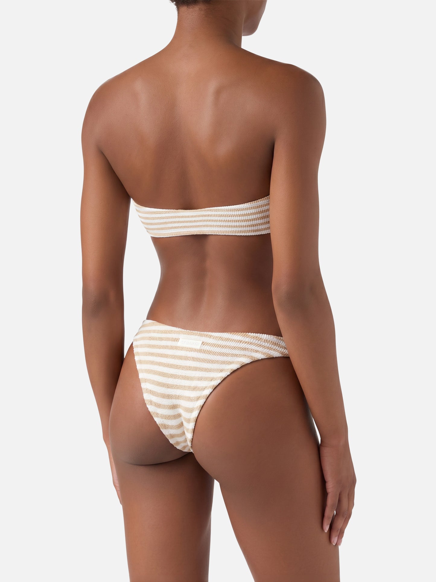 Bikini bandeau Yulia Elise en tissu crinkle avec slip de bain regular et imprimé rayé 