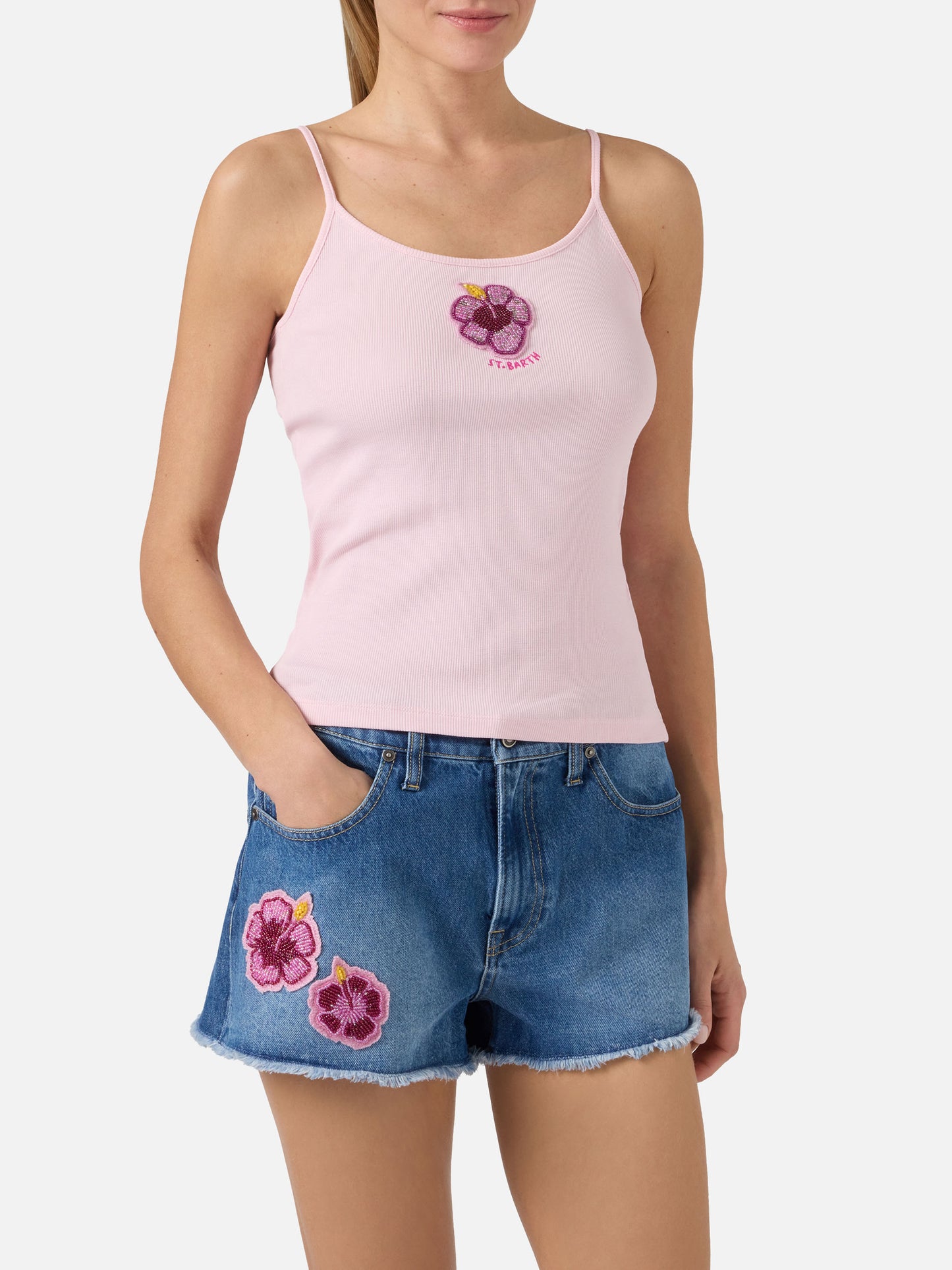Canottiera Zaira rosa con logo ricamato e patch con perline
