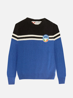 Blauer Jungenpullover mit Aufnäher