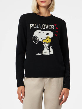 Woman crewneck black sweater with Snoopy and Woodstock print | SNOOPY PEANUTS™ SPECIAL EDITION