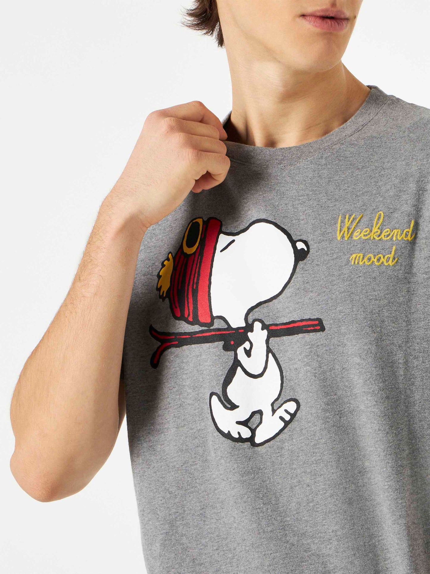 Man t-shirt with Snoopy weekend mood embroidery | SNOOPY - PEANUTS™ SPECIAL EDITION